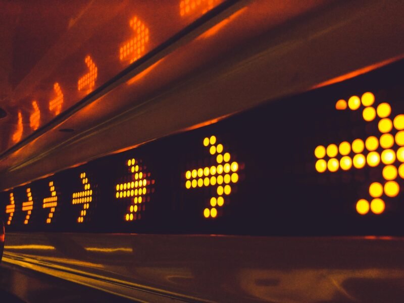 🔎 The Investor’s Guide: Auditing Website Traffic Sources for Due Diligence (Direct, Referral, Social & Paid)